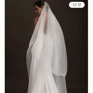 Pleated blossom veil